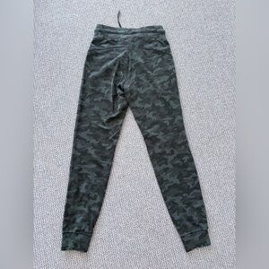 lululemon athletica Dark Green Camouflage joggers size 4